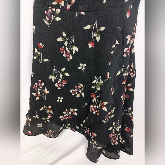 MADEWELL Dark Floral Cottage,Y2K,Dainty Feminine Girlhoodcore V-Neck Dress(#831) - Picture 4 of 11